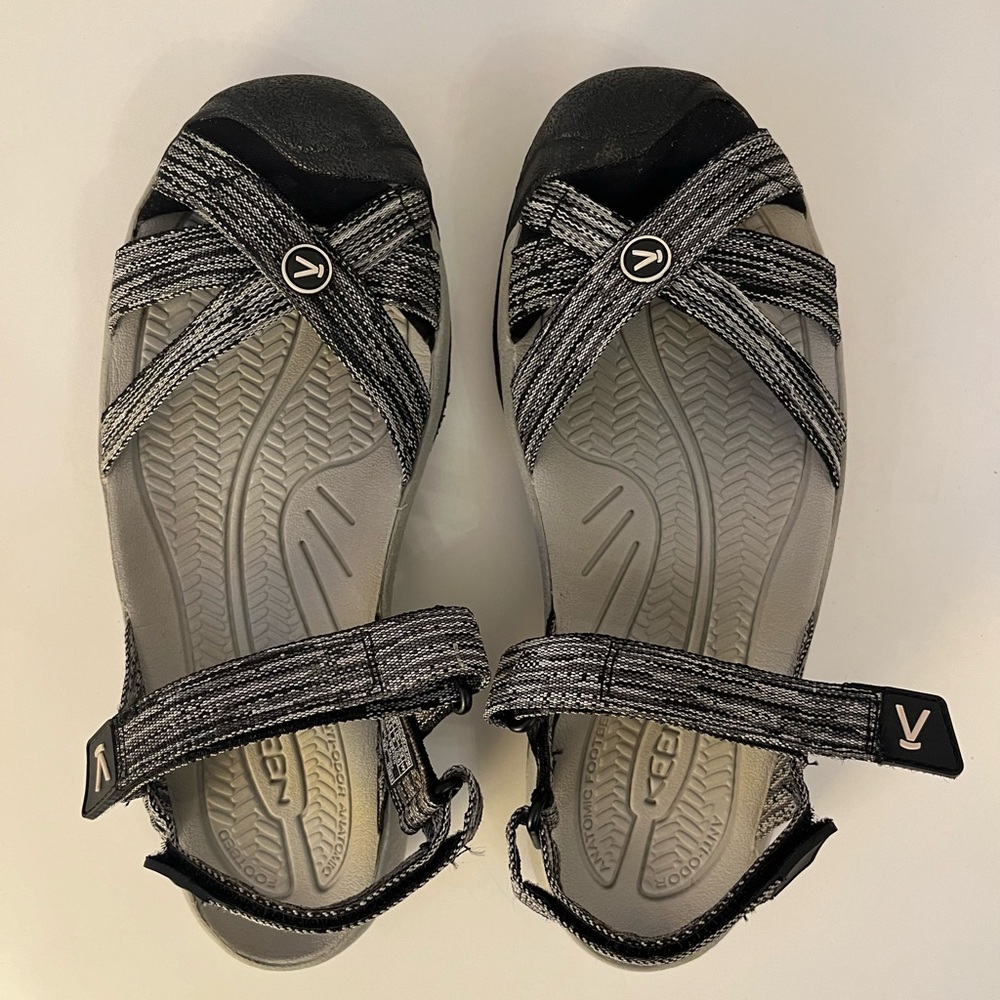 Keen Bali Strap Sandal, Natural Gray/Black, 8.5